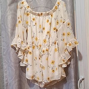 Floral romper with bell sleeves